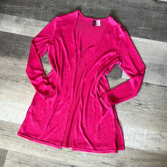 Like New Women’s long cardigan, pink, size Small very stretchy - Picture 2 of 7